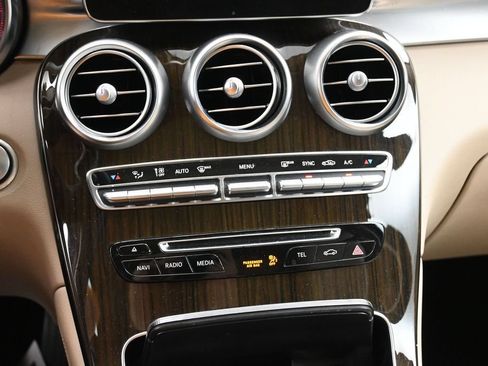 Used 2019 Mercedes-Benz GLC 300 4MATIC image 18