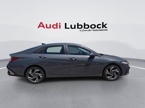 Used 2025 Hyundai Elantra Limited FWD image 9