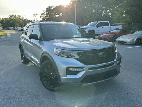 Used 2022 Ford Explorer Limited image 2