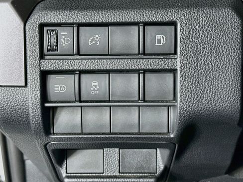 Used 2025 Toyota 4Runner SR5 AWD/4WD image 17