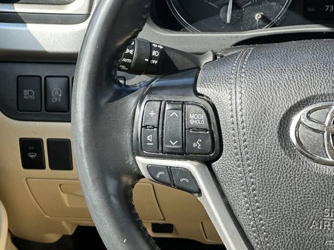 Used 2019 Toyota Highlander XLE FWD image 20