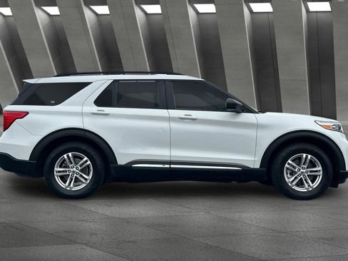 Used 2020 Ford Explorer XLT w/ Equipment Group 202A image 3