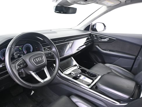 Used 2020 Audi Q8 Prestige w/ Prestige Package image 4
