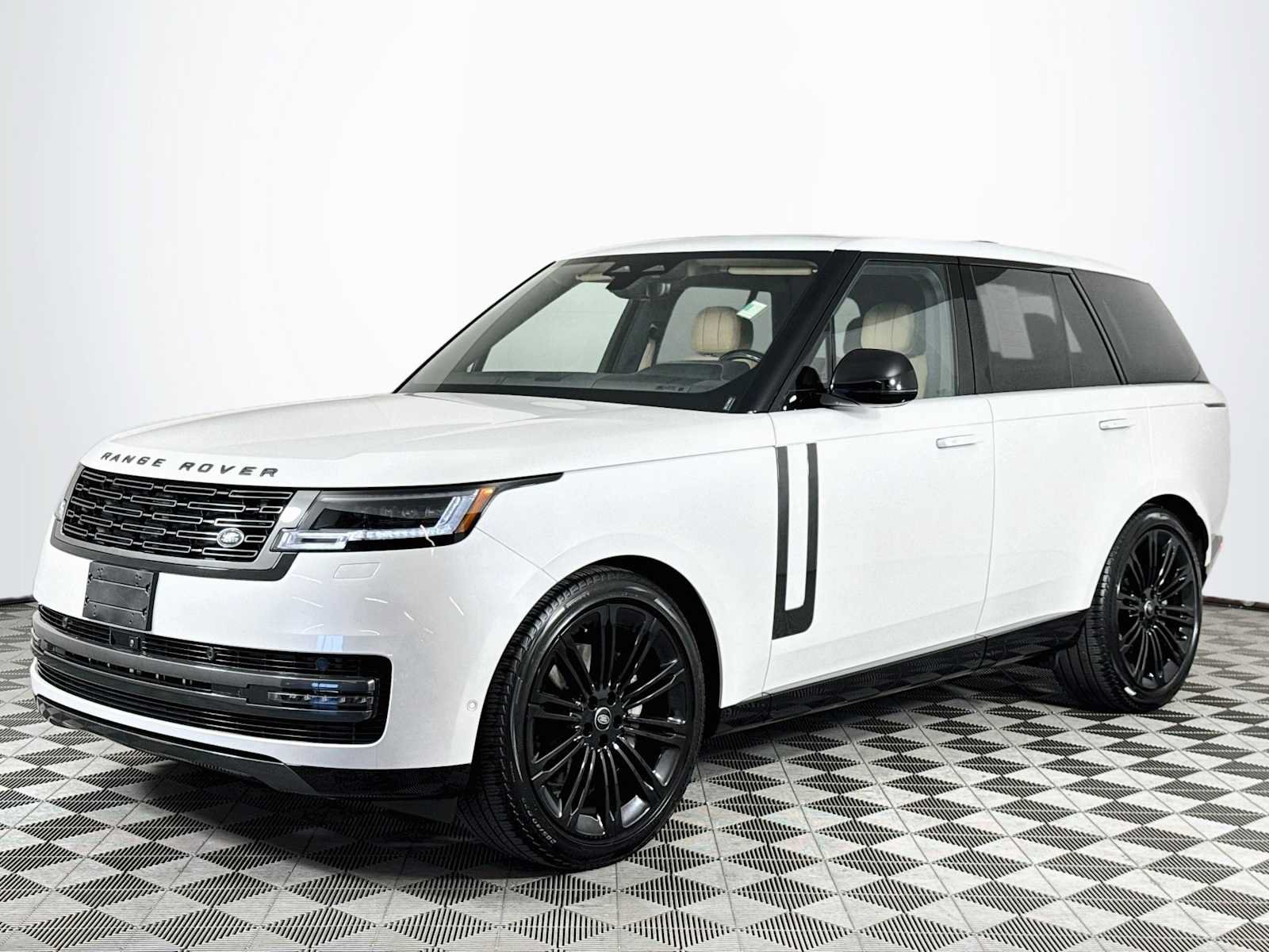 Used 2024 Land Rover Range Rover SE AWD/4WD image 1