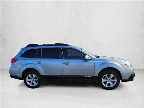 Used 2014 Subaru Outback 2.5i Premium image 4