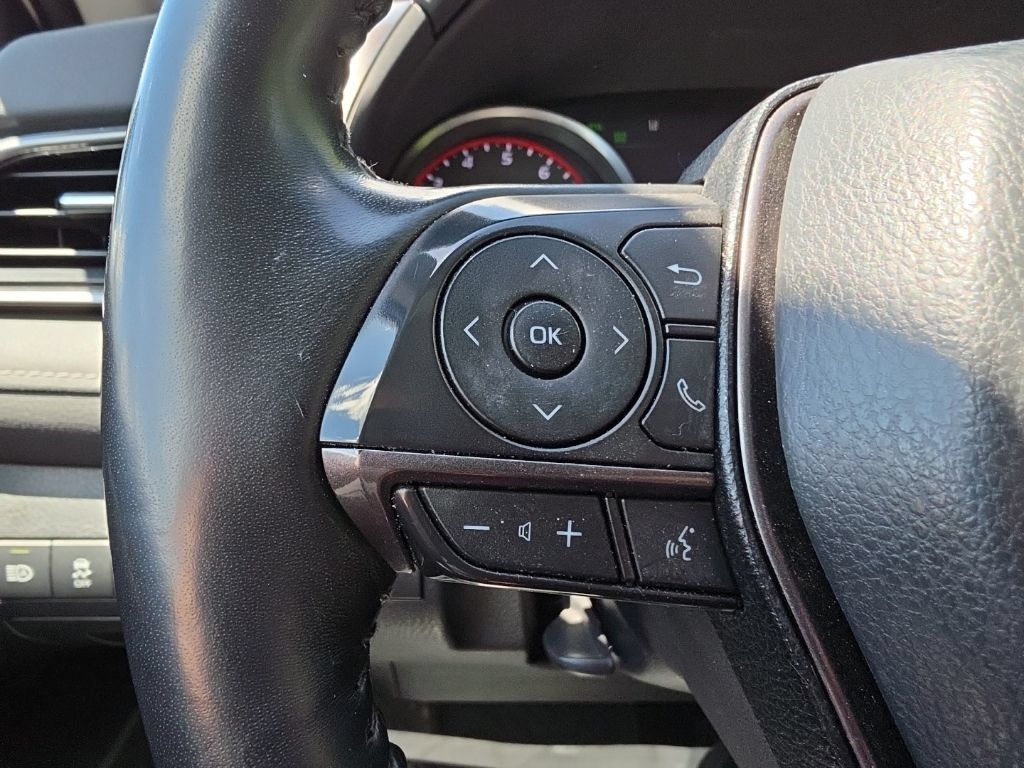 Used 2022 Toyota Camry XSE FWD image 11