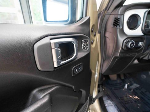 Used 2025 Jeep Wrangler Unlimited Sport AWD/4WD image 7