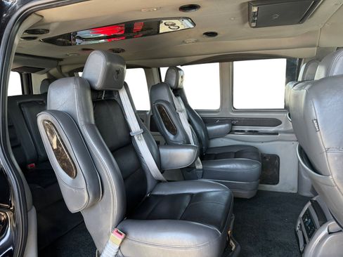 Used 2019 GMC Savana 2500 RWD image 11