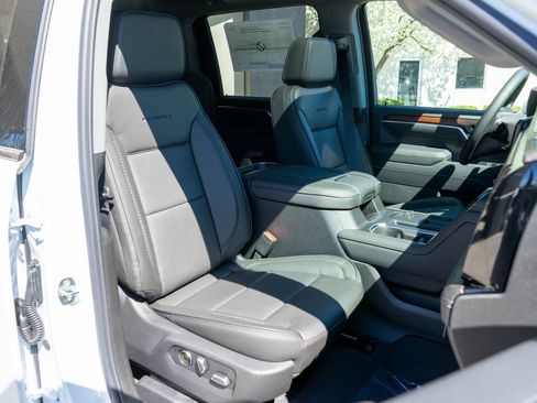 New 2026 GMC Sierra 3500 Denali w/ Denali Reserve Package AWD/4WD image 9