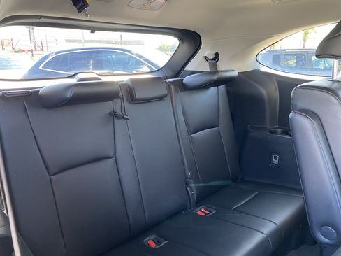 Used 2021 Toyota Highlander XLE FWD image 24