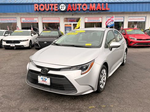 Used 2024 Toyota Corolla LE FWD image 1