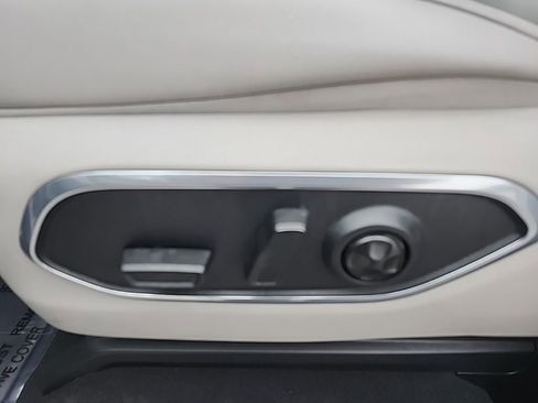 Used 2023 Jeep Wagoneer Series III w/ Preferred Equipment Group image 28