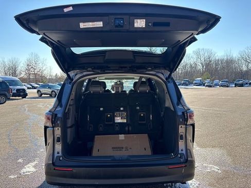 Used 2024 Toyota Sienna XLE image 13