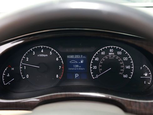 Used 2011 Hyundai Genesis 3.8 RWD image 28