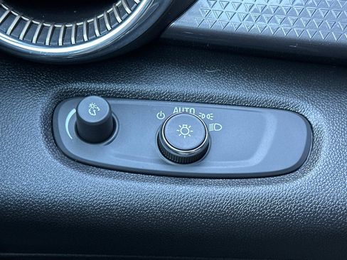 Certified 2025 Chevrolet Trax ACTIV FWD image 33