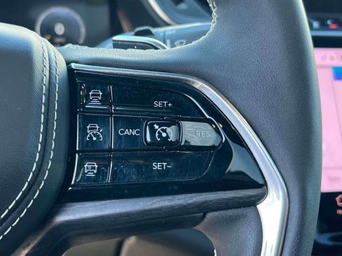 Used 2025 Jeep Grand Cherokee L Overland AWD/4WD image 21
