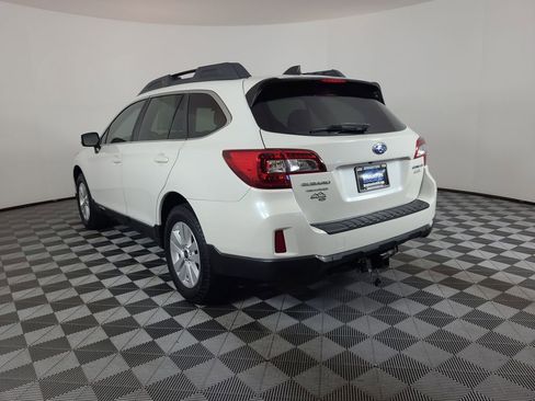 Used 2017 Subaru Outback 2.5i Premium AWD/4WD image 5