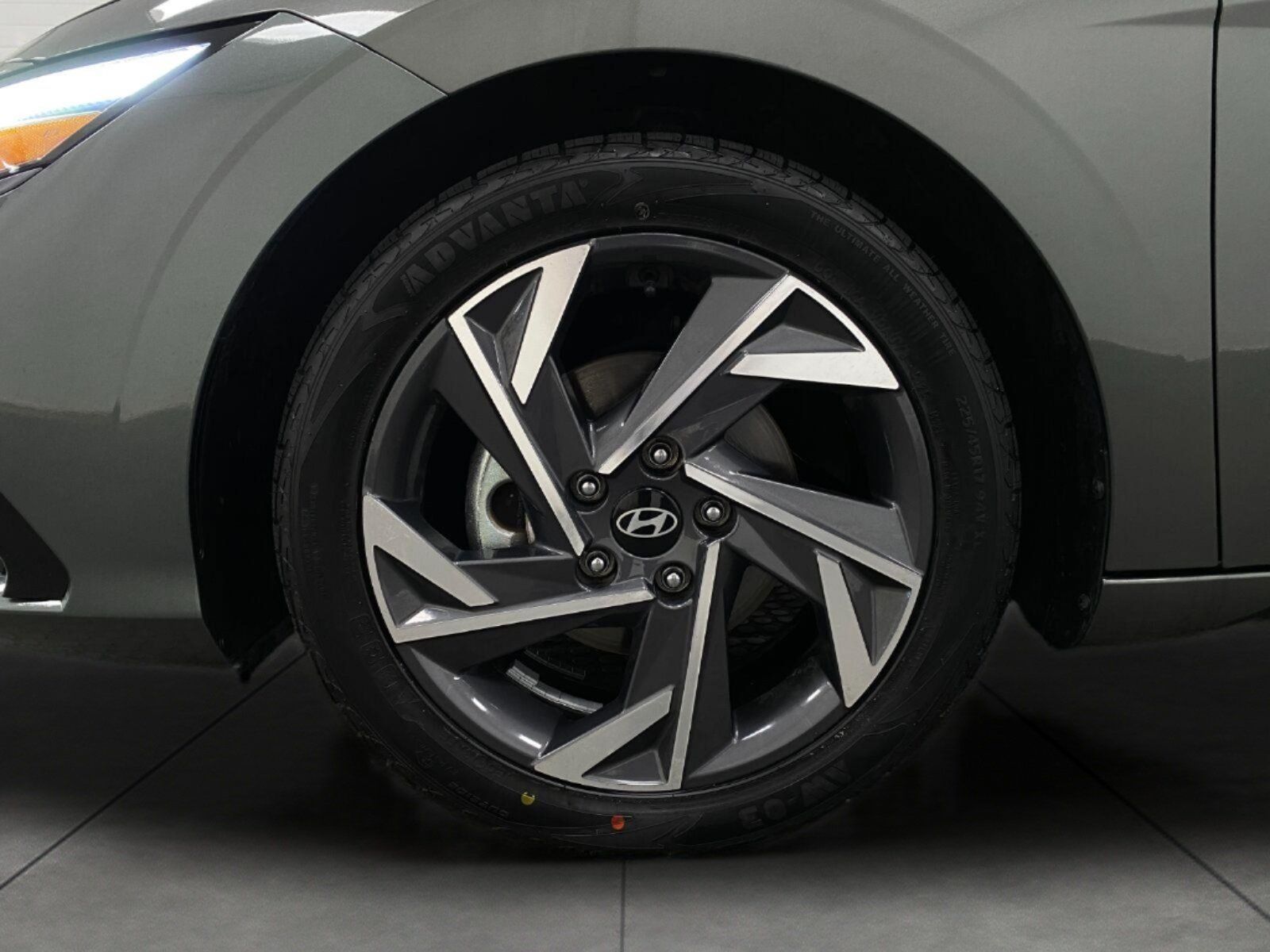Used 2025 Hyundai Elantra SEL FWD image 12