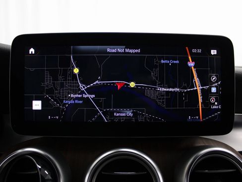 Used 2022 Mercedes-Benz GLC 300 4MATIC w/ Driver Assistance Package image 44