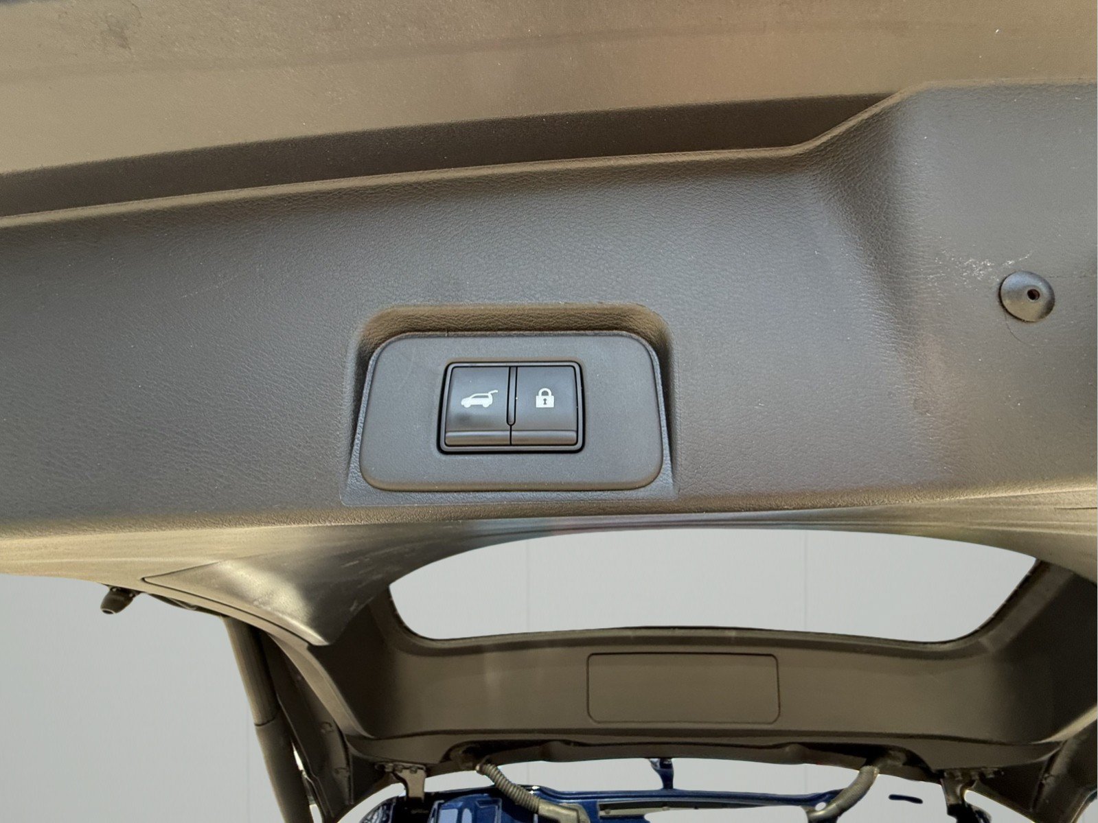 Used 2025 Nissan Rogue SV FWD image 32