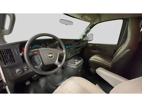 Used 2016 Chevrolet Express 3500 image 10