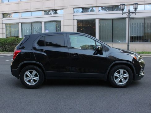 Used 2021 Chevrolet Trax LS w/ Tint and Cruise Package FWD image 6