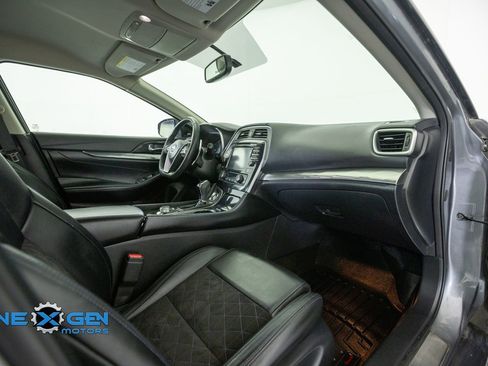 Used 2018 Nissan Maxima SR w/ Midnight Edition FWD image 40