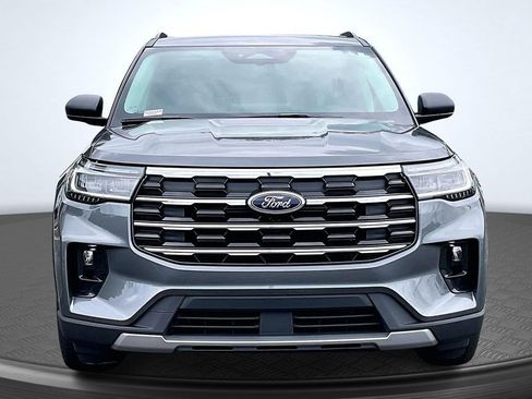 Used 2026 Ford Explorer Active w/ Active Comfort Package RWD image 2