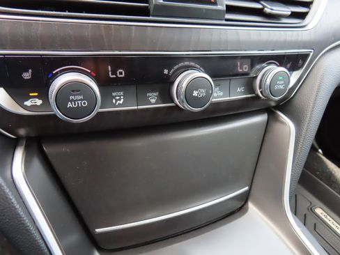 Used 2022 Honda Accord Touring image 27