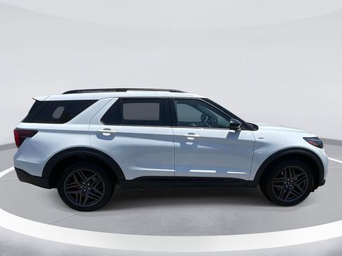 New 2026 Ford Explorer ST-Line w/ ST-Line Street Pack AWD/4WD image 3