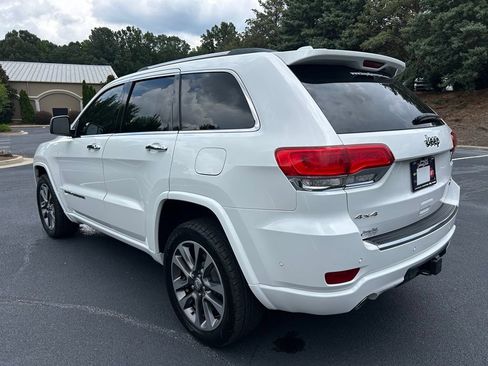 Used 2017 Jeep Grand Cherokee Overland w/ Jeep Active Safety Group AWD/4WD image 18