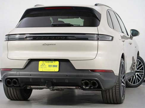 Used 2025 Porsche Cayenne E-Hybrid image 5
