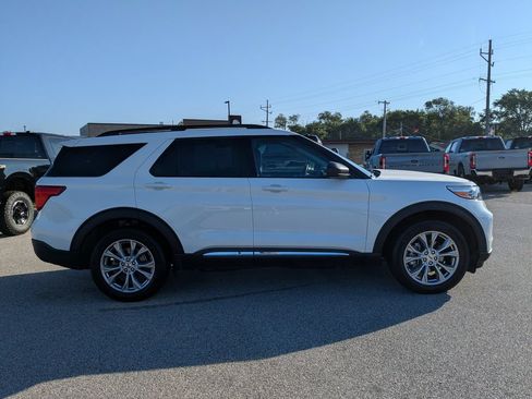 Used 2022 Ford Explorer XLT w/ Equipment Group 202A AWD/4WD image 4
