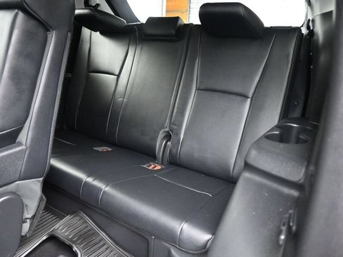 Used 2020 Toyota Highlander XLE AWD/4WD image 39