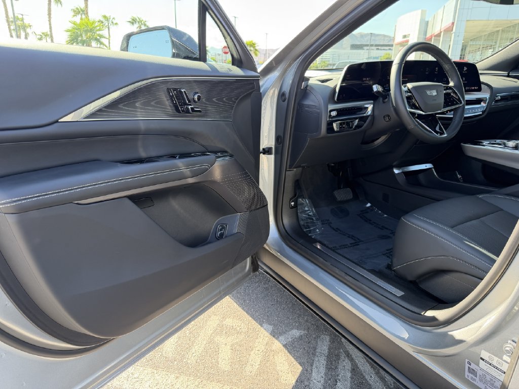 Used 2024 Cadillac Lyriq Sport AWD/4WD image 5