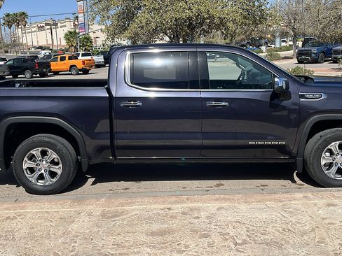 Used 2025 GMC Sierra 1500 SLT image 9