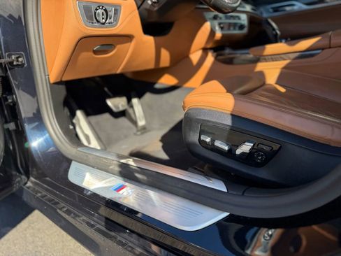 Used 2022 BMW 750i xDrive w/ Executive Package image 37