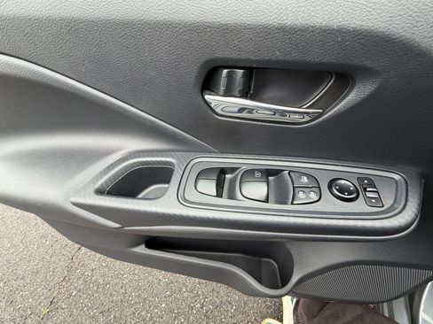 Used 2025 Nissan Versa SV FWD image 18