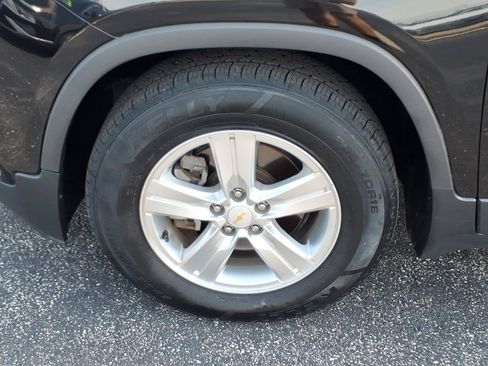 Used 2021 Chevrolet Trax LT w/ Driver Confidence Package FWD image 30