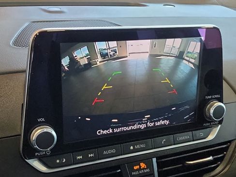 Used 2025 Nissan Altima 2.5 SV FWD image 29