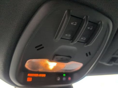 Used 2024 Chevrolet Trax RS w/ Sunroof Package FWD image 32