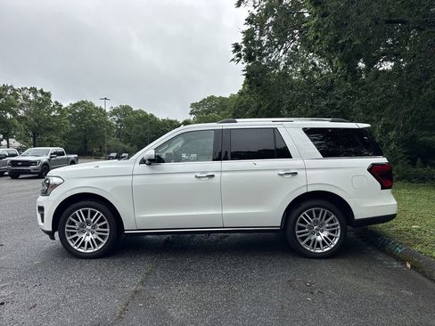 Used 2024 Ford Expedition Limited RWD image 4
