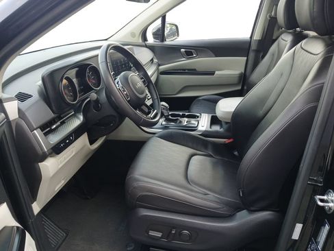Used 2024 Kia Carnival LX FWD image 19