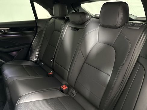 Certified 2025 Porsche Macan 4S Electric AWD/4WD image 23
