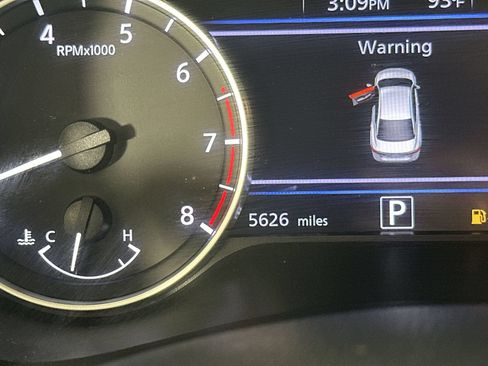 Used 2025 Nissan Sentra SV FWD image 15