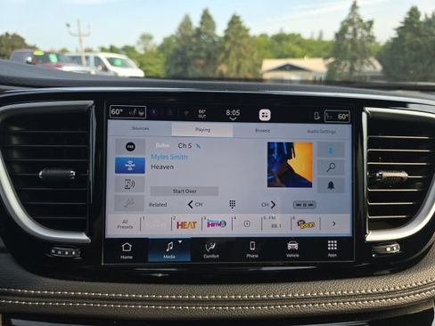 New 2027 Chrysler Pacifica Select AWD/4WD image 14