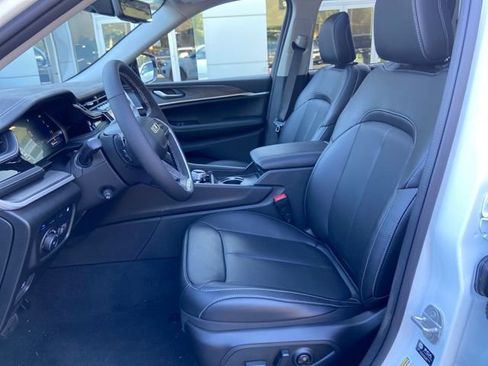 Used 2023 Jeep Grand Cherokee 30th Anniversary image 10