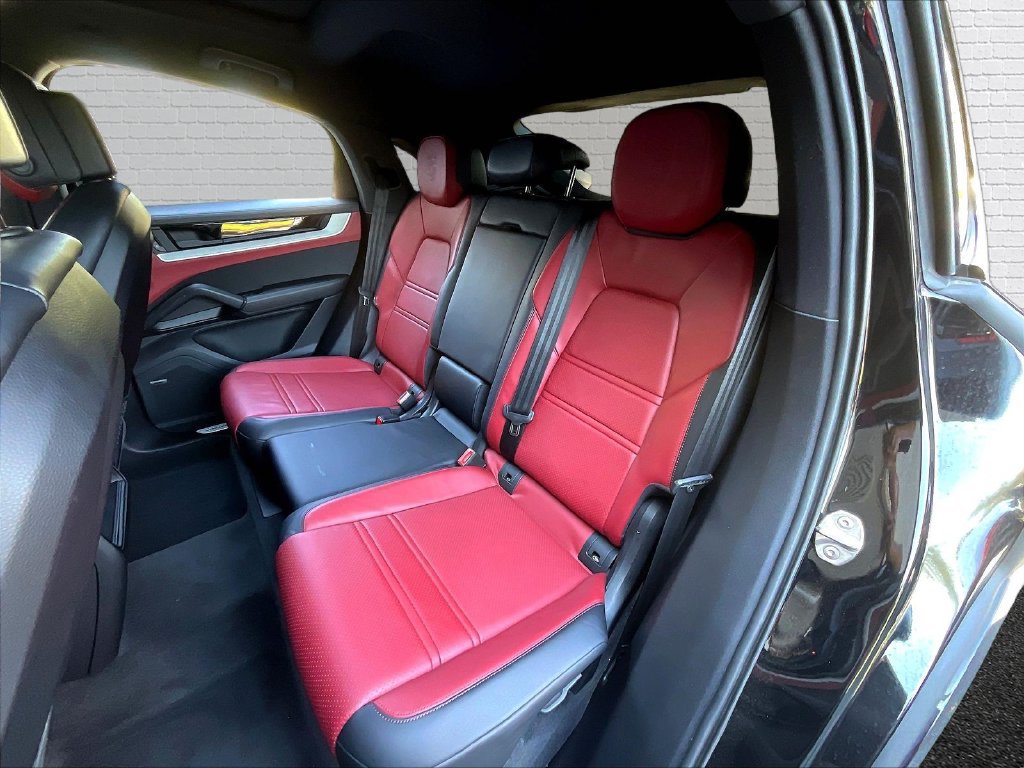 Used 2024 Porsche Cayenne Coupe AWD/4WD image 17