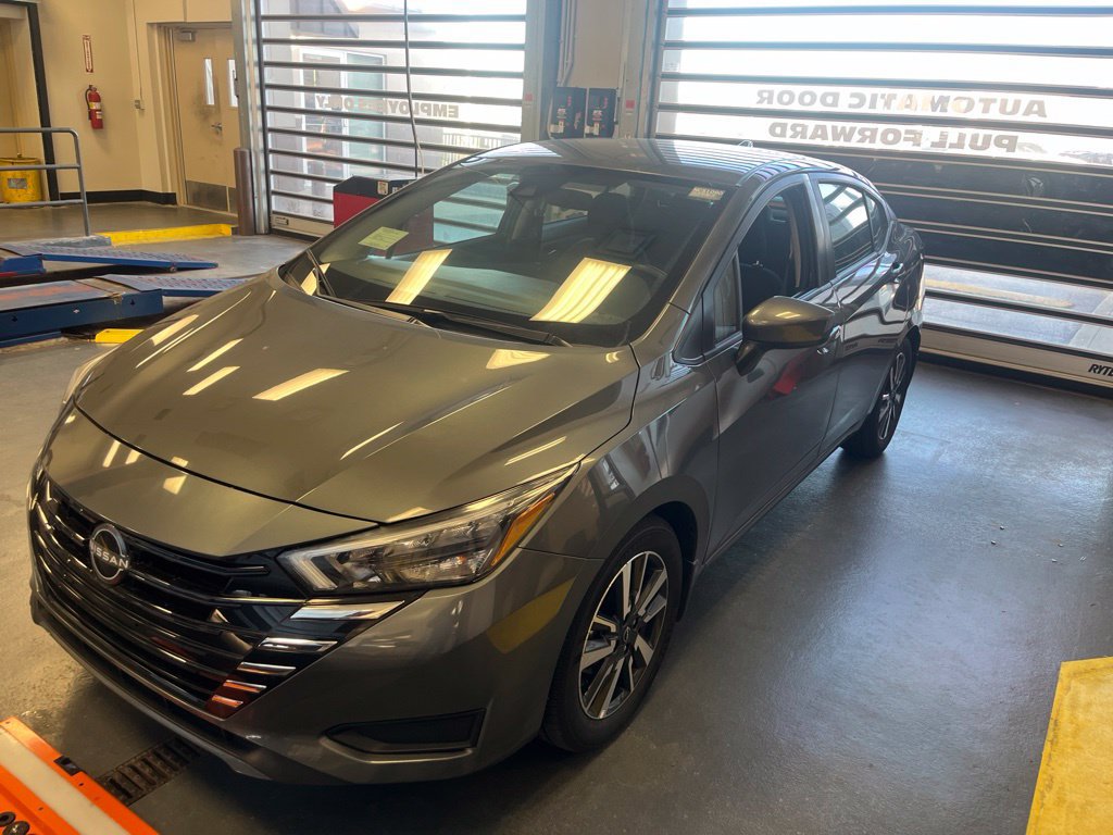 Used 2025 Nissan Versa SV w/ Trunk Package FWD image 1