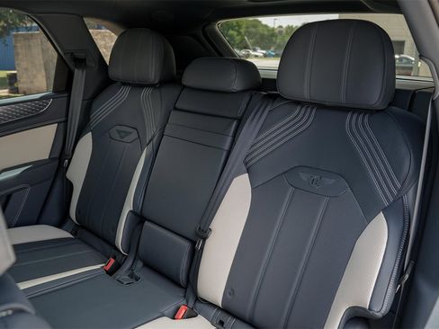 New 2025 Bentley Bentayga image 38